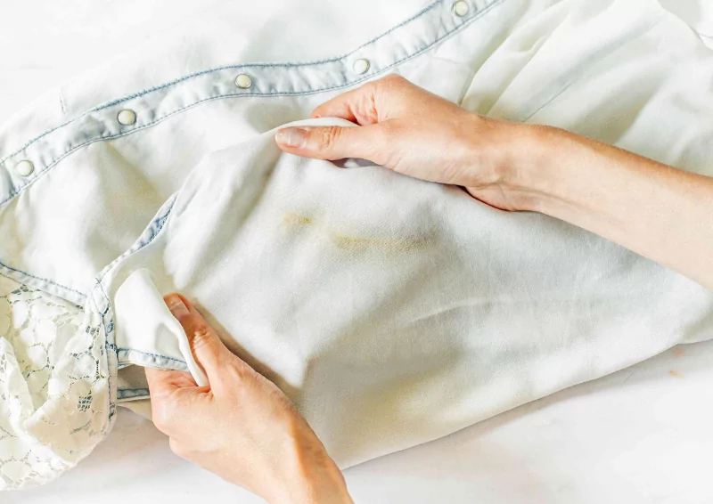 Những Cách Tẩy Vết Ố Vàng Hiệu Quả