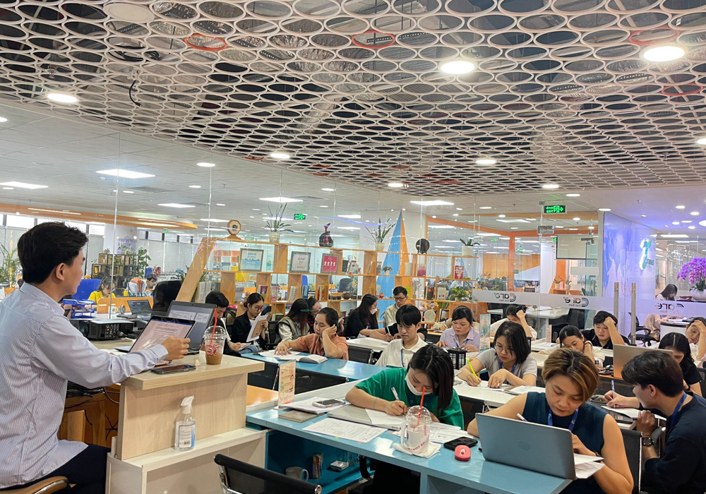 EcoWash HCMC Organizes Training In “Communication Skills And Teamwork”